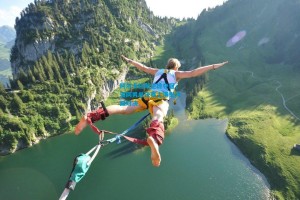 阿尔卡拉斯逆转夺冠，温网男单决赛上演史诗级对决