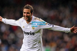 英雄联盟全球总决赛巅峰对决，新王登基还是传奇延续？