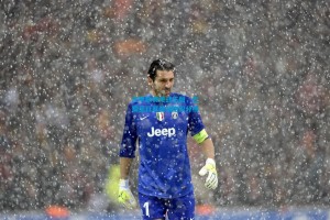 法甲联赛激战正酣，巴黎圣日耳曼领跑积分榜