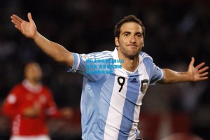 狼队主帅佩雷拉确认拉森留队 直言夏窗需继续补强阵容深度