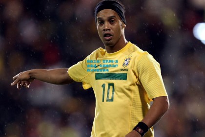 铁血之战！哲凯赖什浴血奋战，头部撞伤治疗四分钟重返赛场