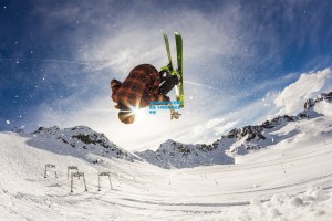 中国速度滑冰队世锦赛摘金 小将张磊破纪录夺冠