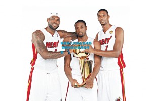 梅西第八次捧起金球奖 刷新历史纪录再创传奇